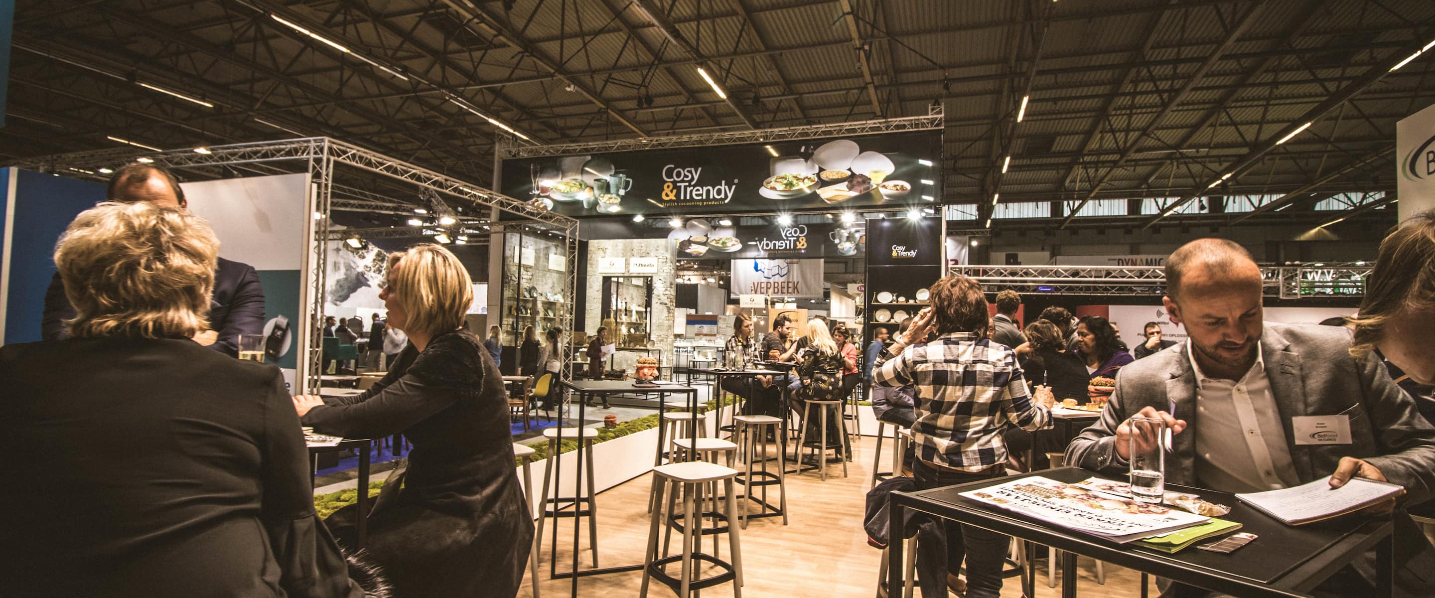 adult-commerce-employee