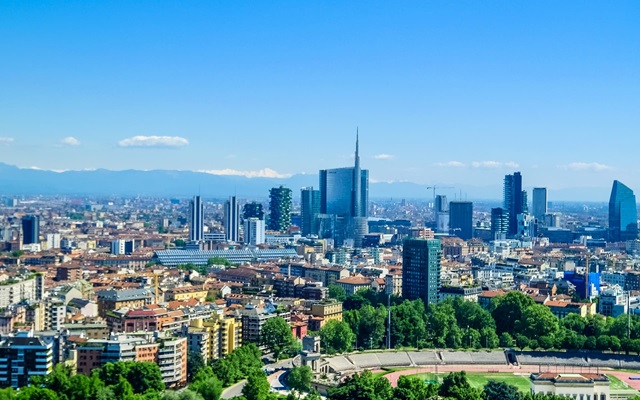 A beautiful picture of the Milan skyline